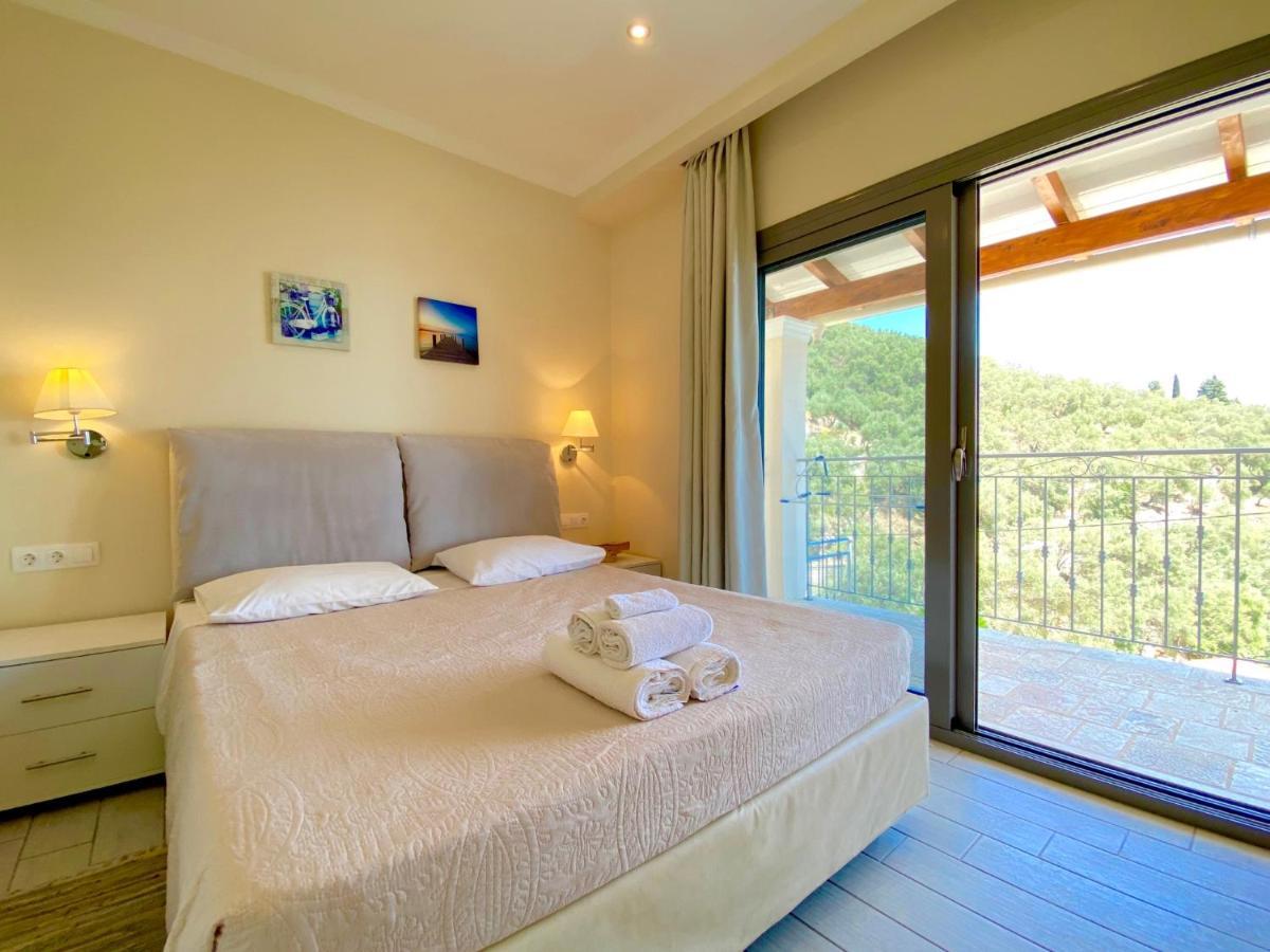 Luxury With Heatable Private Pool By Dadovillas Kalámi